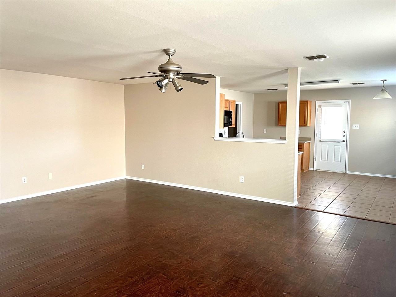 1745 Diamond Lake Trl - Photo 2 of 16