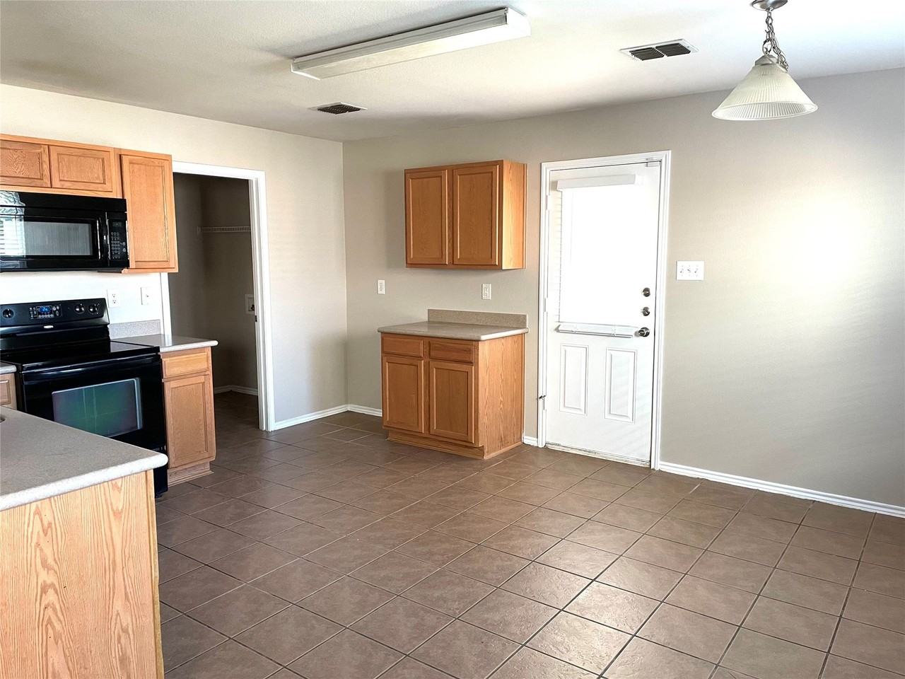 1745 Diamond Lake Trl - Photo 5 of 16