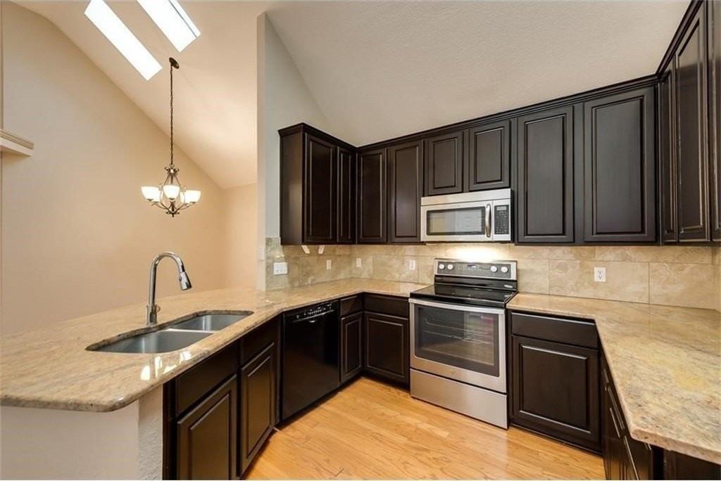 3032 Sawtooth Dr - Photo 2 of 17