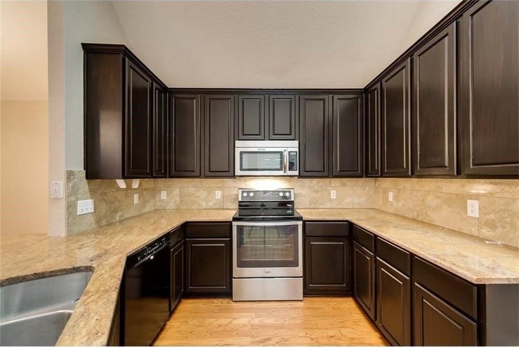 3032 Sawtooth Dr - Photo 4 of 17