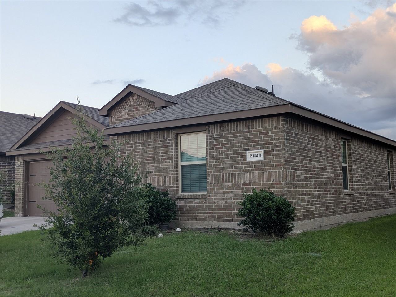 2124 Tulipwood Dr - Photo 2 of 10
