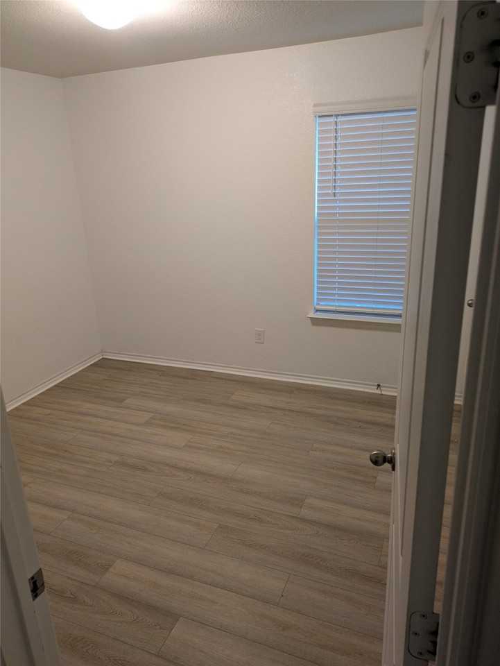 2124 Tulipwood Dr - Photo 3 of 10