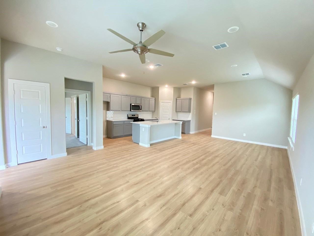 118 Mandarin St - Photo 4 of 18