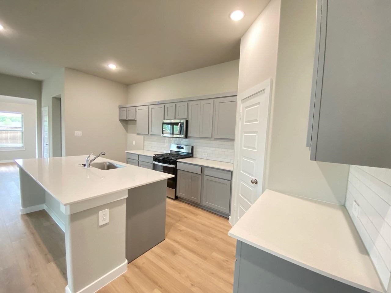 118 Mandarin St - Photo 7 of 18