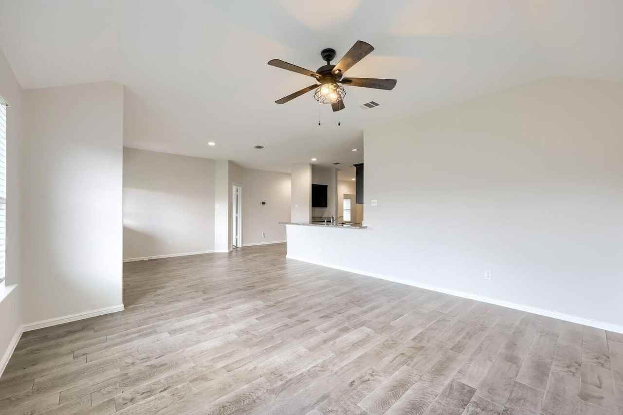8053 Muddy Creek Dr - Photo 4 of 25