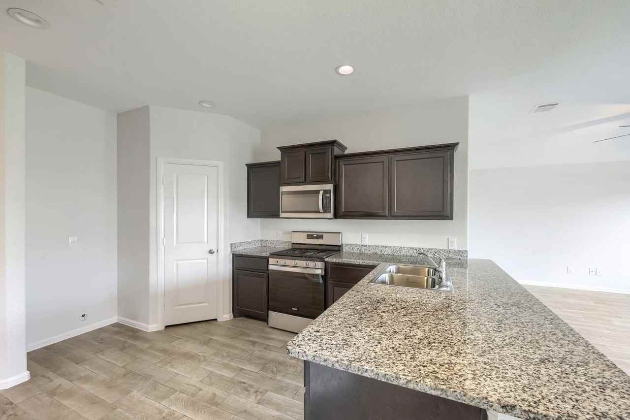 8053 Muddy Creek Dr - Photo 6 of 25