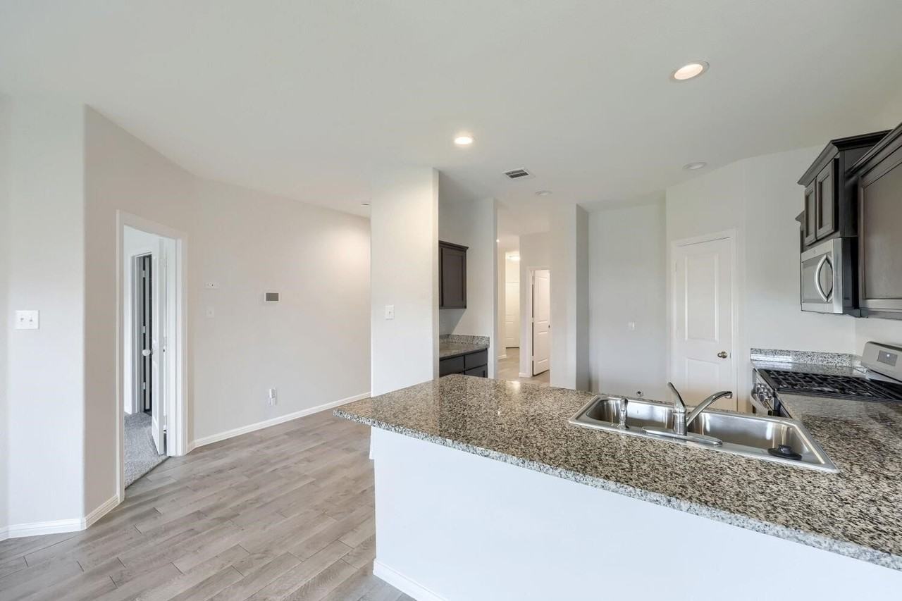 8053 Muddy Creek Dr - Photo 7 of 25