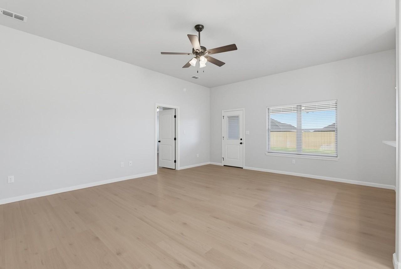 5642 Abbey Rd - Photo 6 of 35