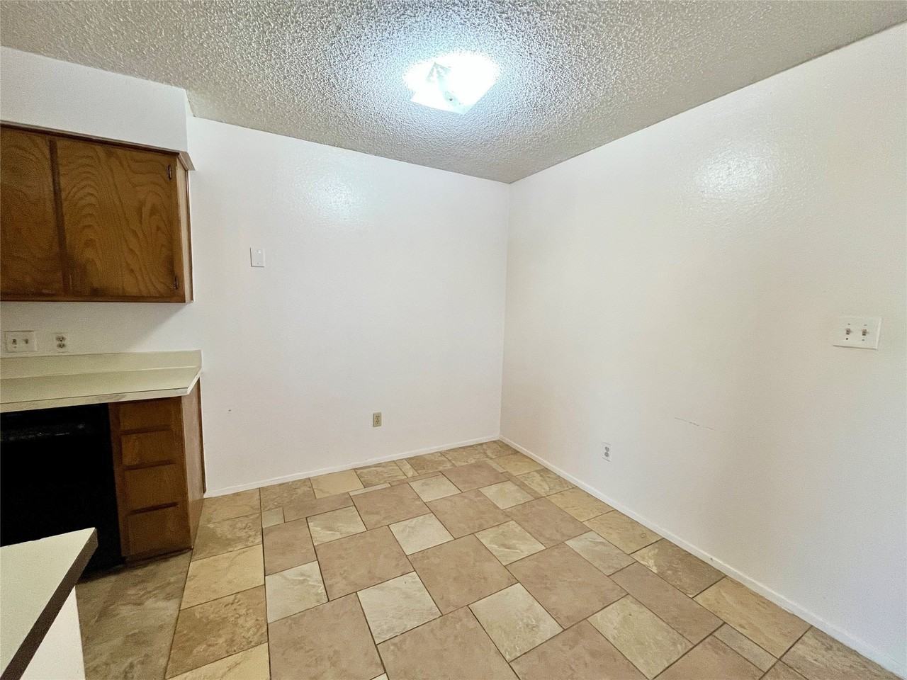 424 Nw 23rd St - Photo 5 of 18