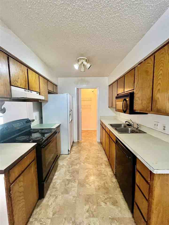 424 Nw 23rd St - Photo 6 of 18