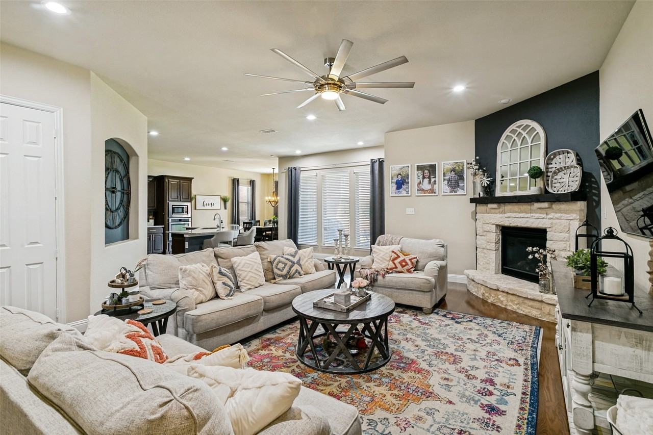 15109 Roderick Rd - Photo 5 of 26