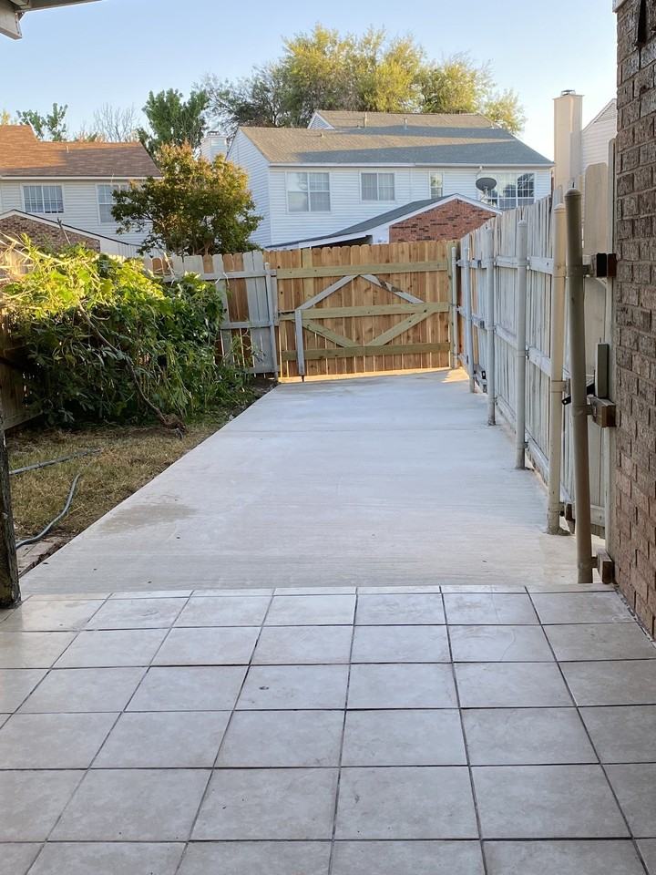 1522 Beach Ln - Photo 3 of 17