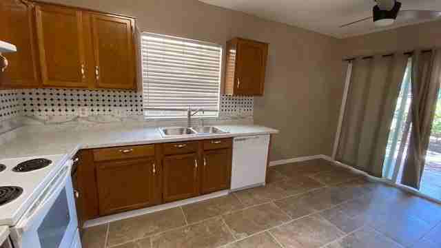 1522 Beach Ln - Photo 4 of 17