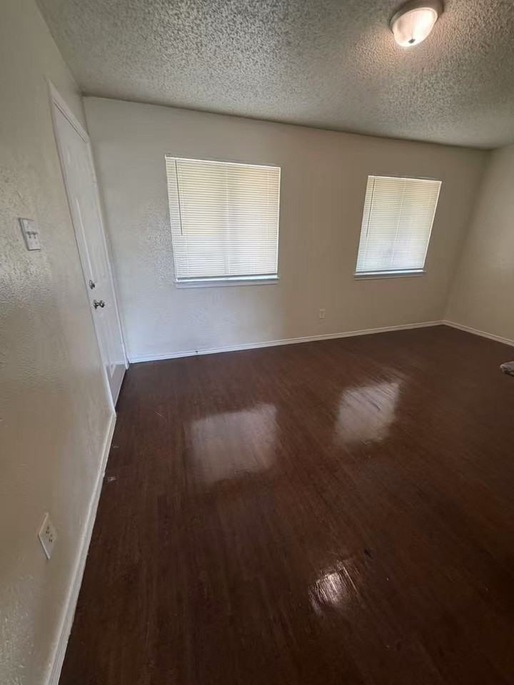 1429 Whippoorwill Dr - Photo 2 of 12