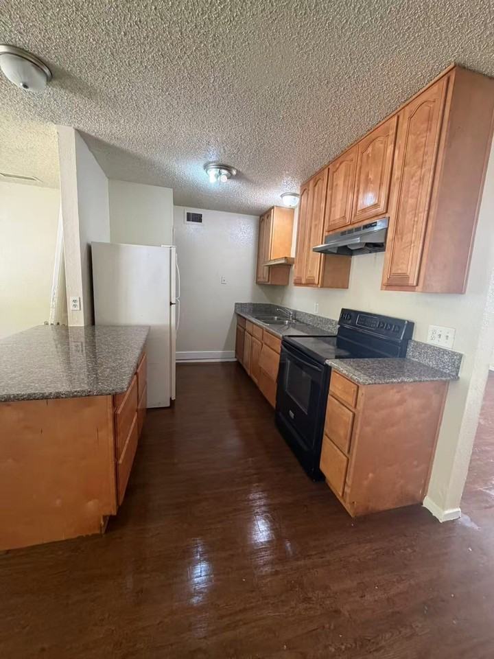1429 Whippoorwill Dr - Photo 3 of 12
