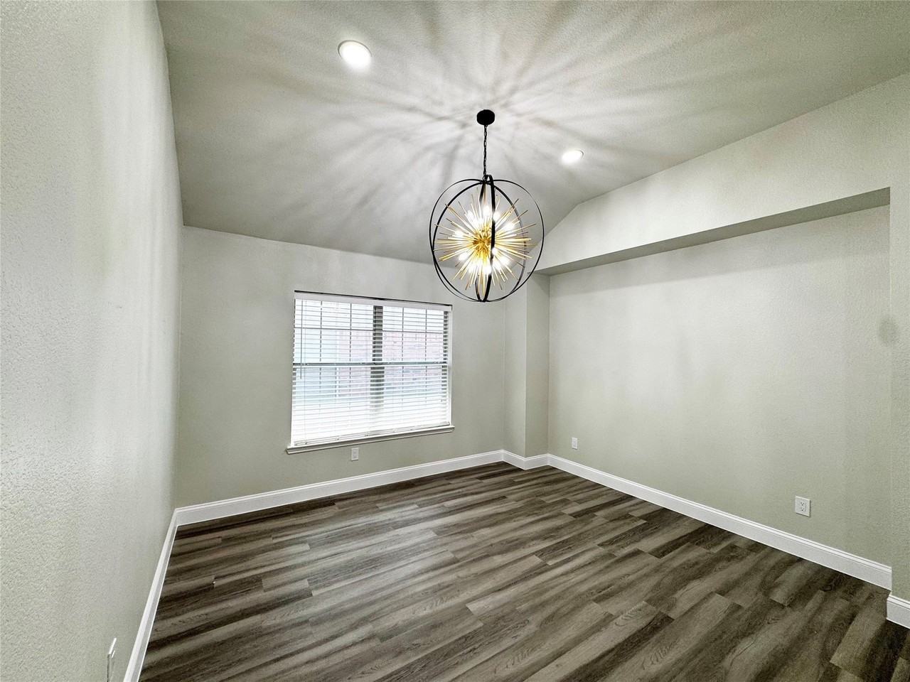 416 Butternut Dr - Photo 4 of 39