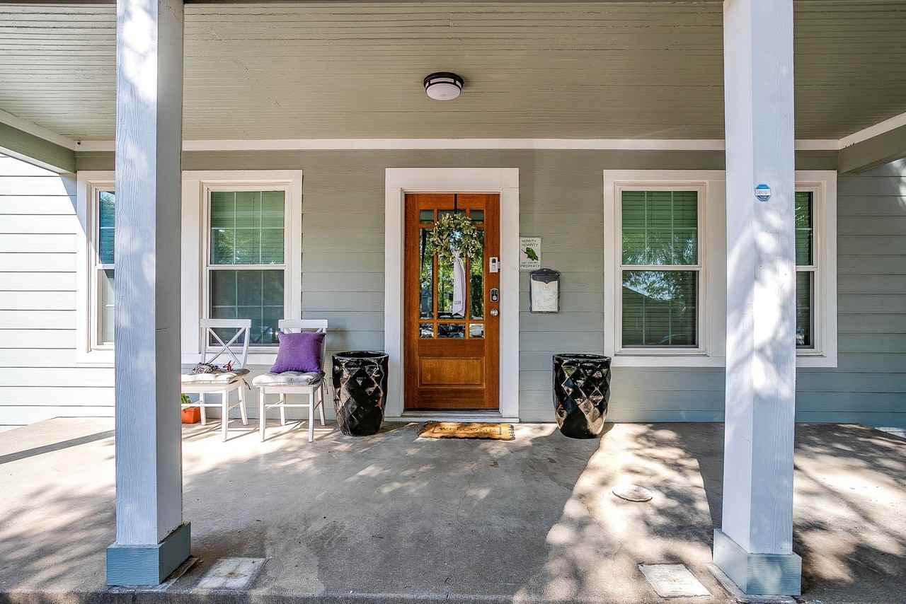 3210 Greene Ave - Photo 2 of 24
