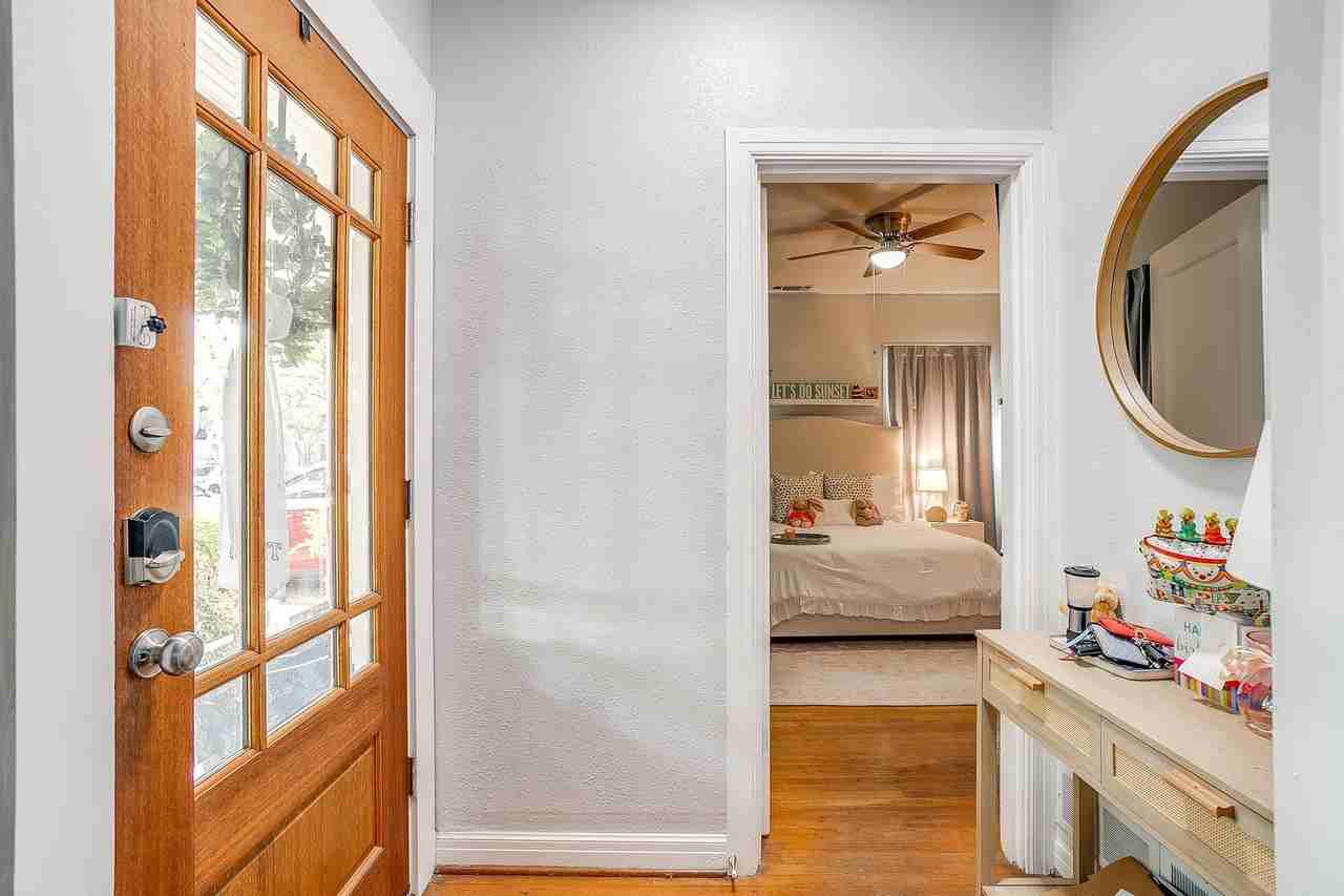 3210 Greene Ave - Photo 3 of 24