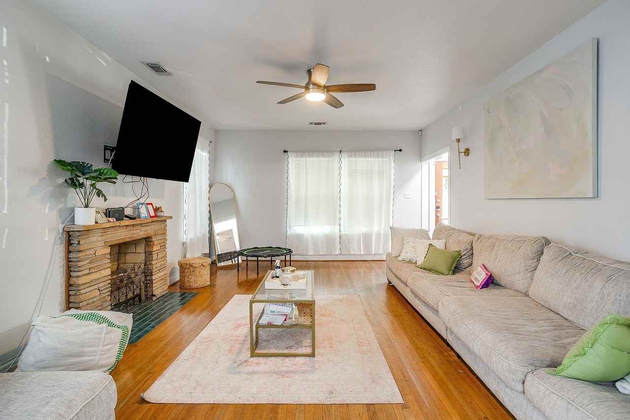 3210 Greene Ave - Photo 4 of 24