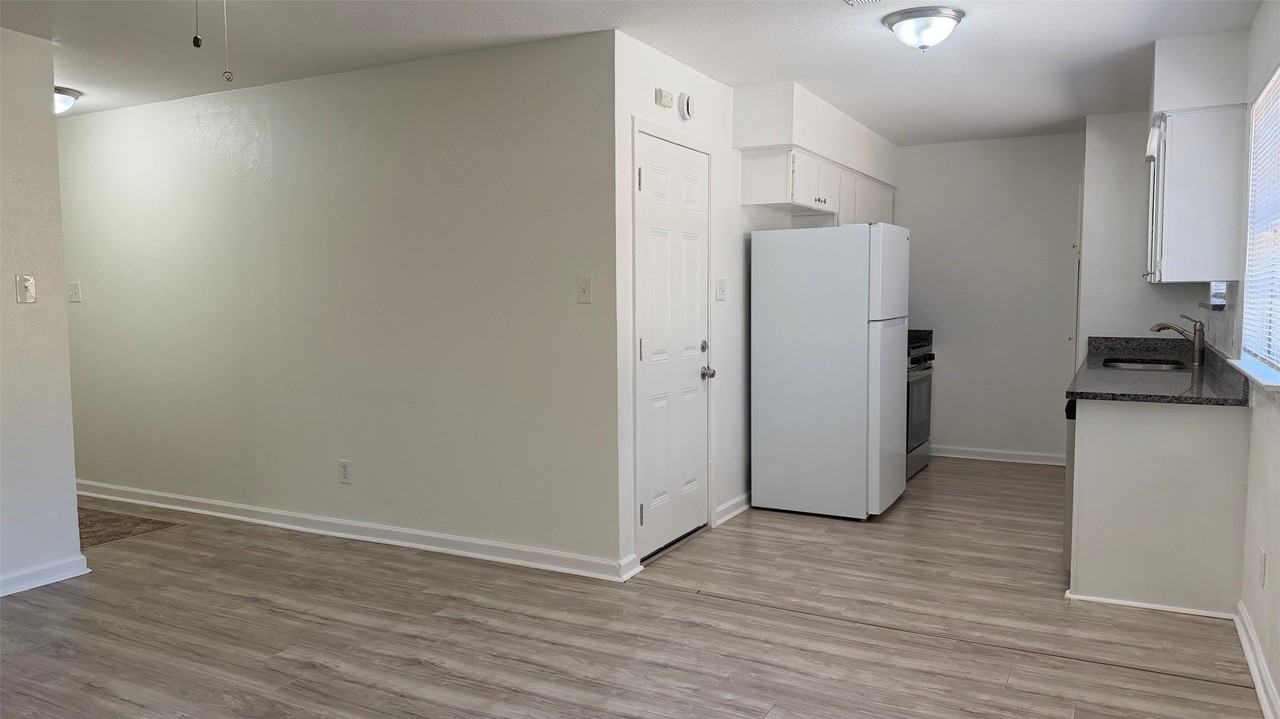 629 Chambers St - Photo 4 of 22