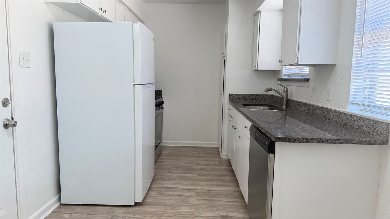 629 Chambers St - Photo 5 of 22