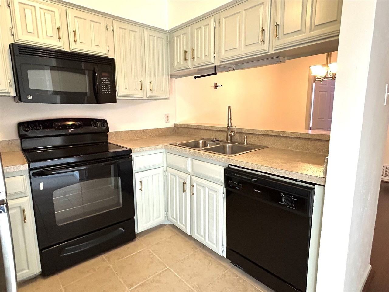 333 Melrose Dr #12B - Photo 6 of 15