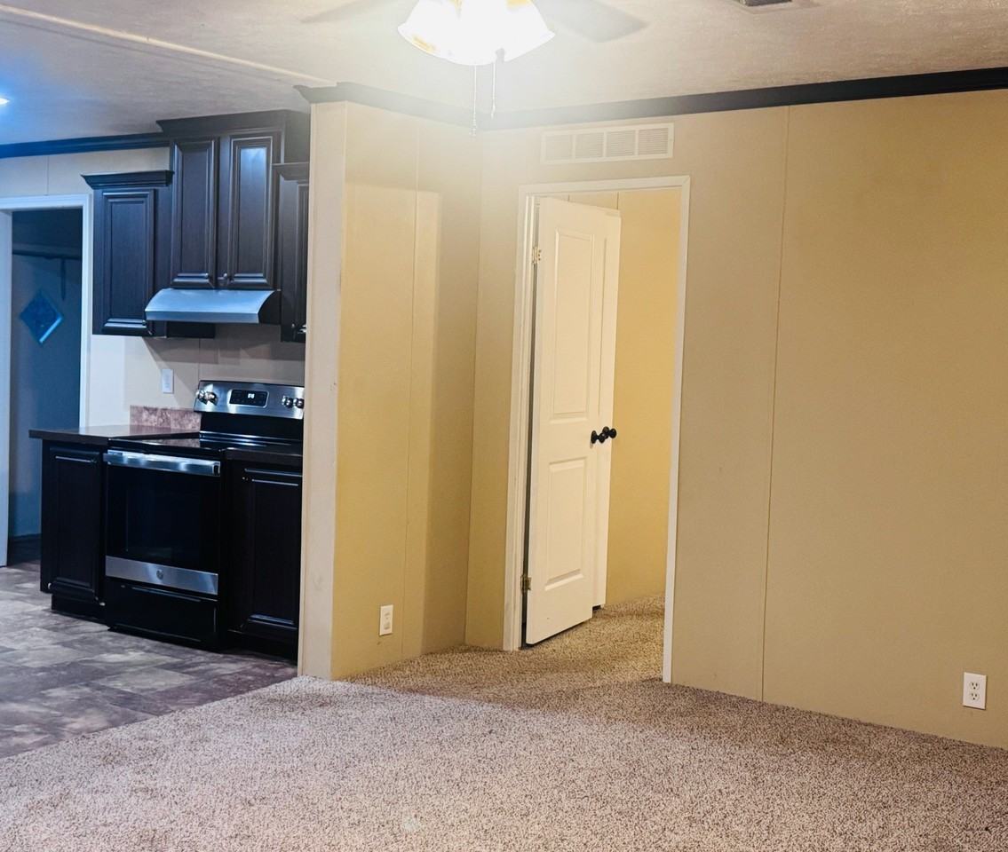 212 Cedar Ct - Photo 2 of 15