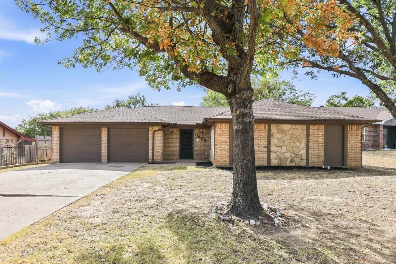 6609 Chilton Dr