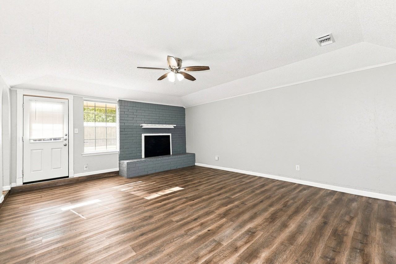 6609 Chilton Dr - Photo 4 of 15