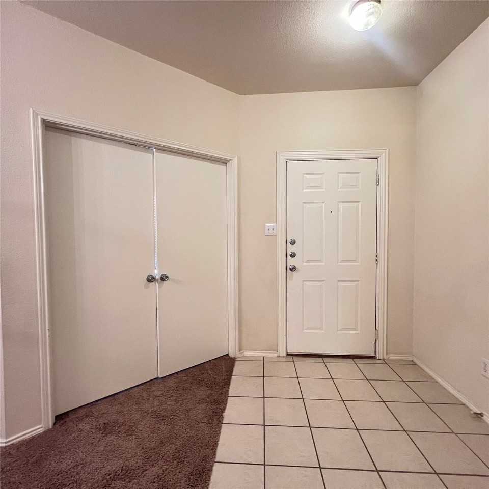 2049 Helmoken Falls Dr - Photo 2 of 19