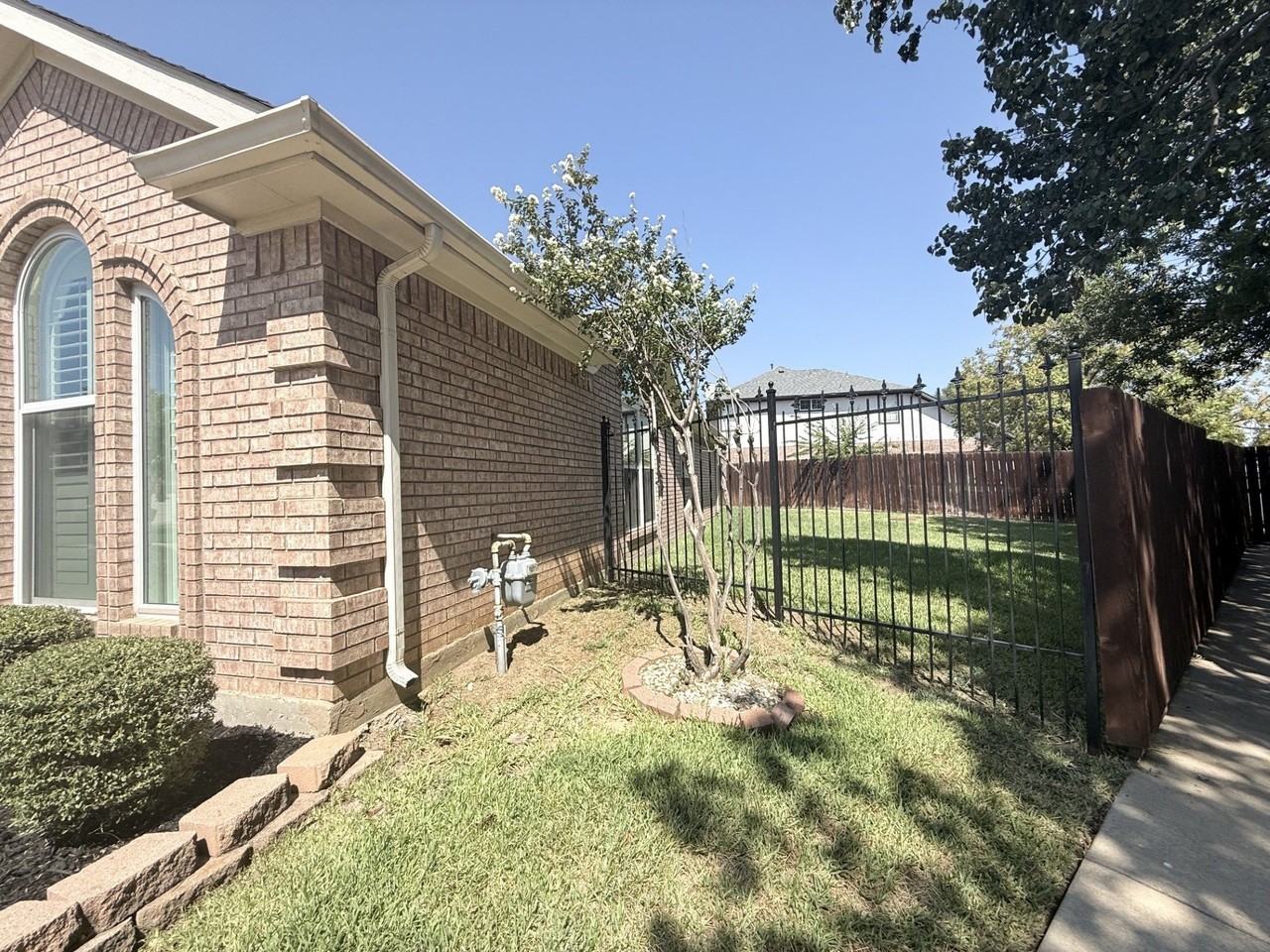 2749 Crystal Glenn Cir - Photo 2 of 29