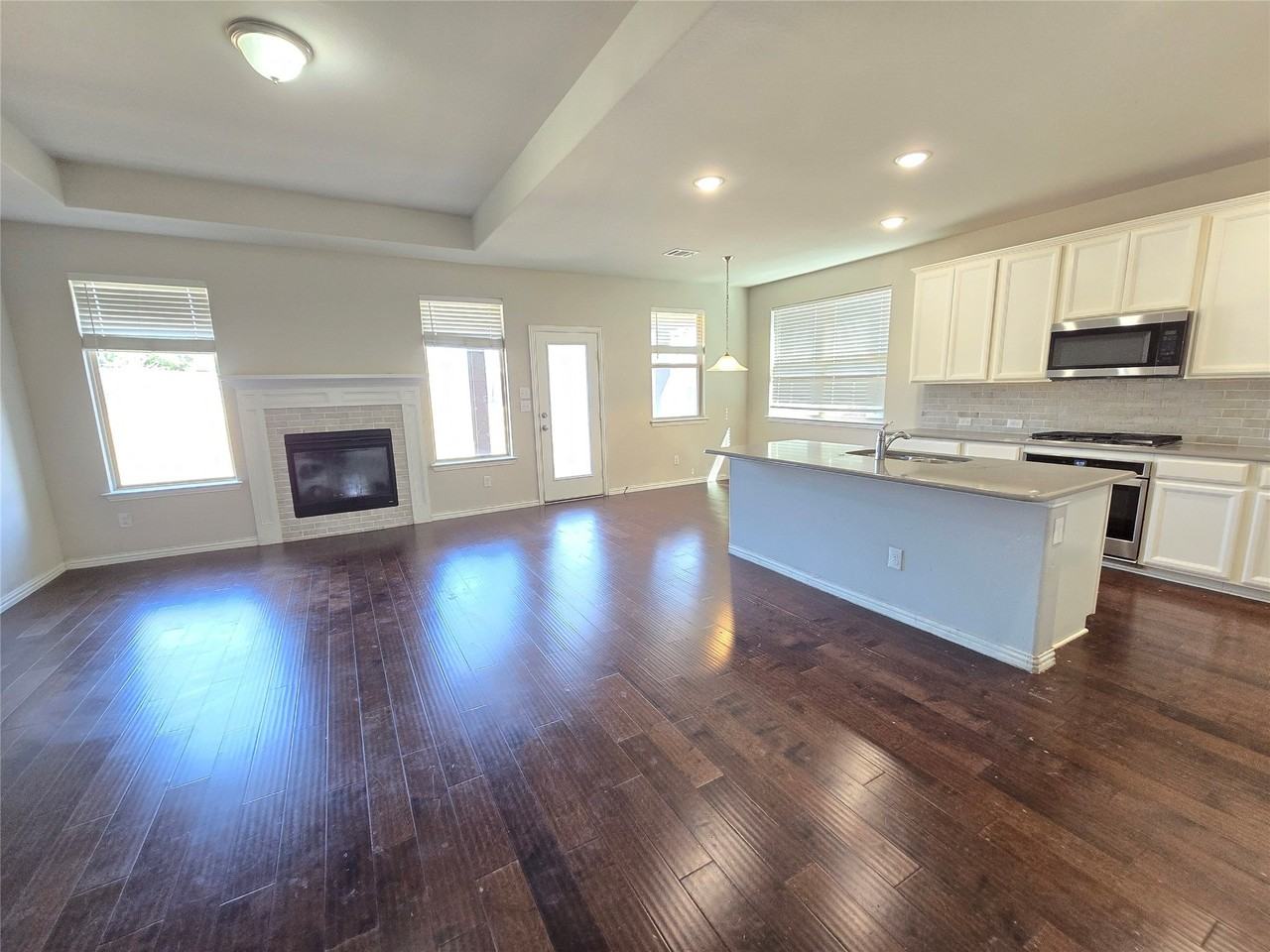 2009 Rosebury Ln - Photo 4 of 30