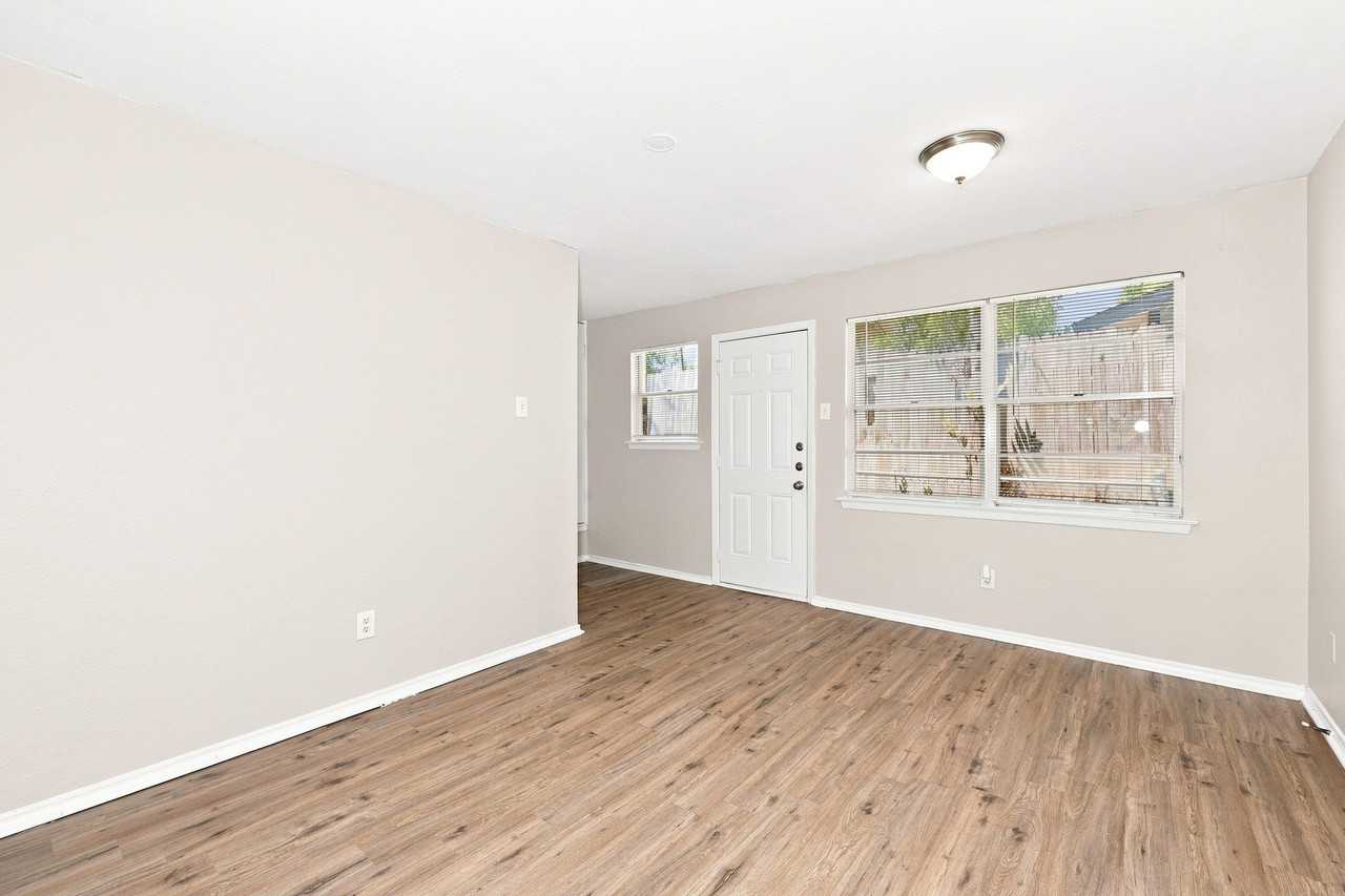 4349 Chestnut Dr - Photo 4 of 19