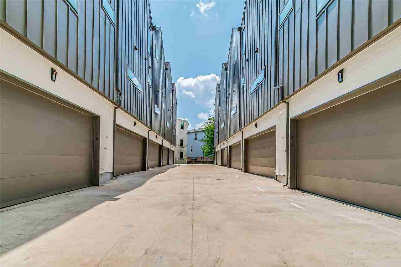 6028 Lewis St #202 - Photo 4 of 37