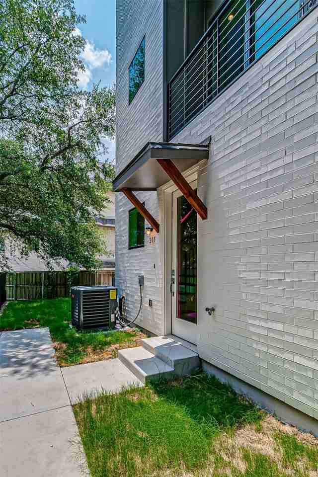 6028 Lewis St #202 - Photo 6 of 37