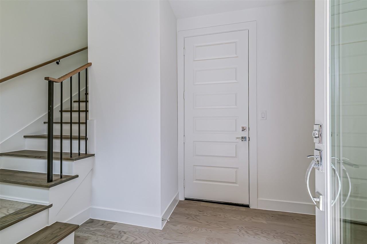 6028 Lewis St #202 - Photo 7 of 37