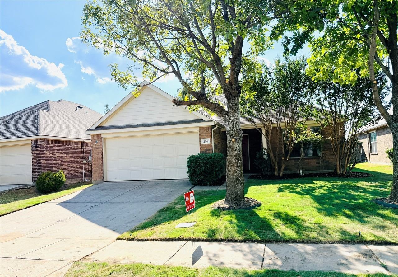 214 Lavaca Dr - Photo 2 of 32