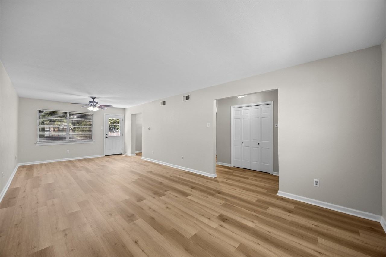 715 Melrose Dr - Photo 4 of 24
