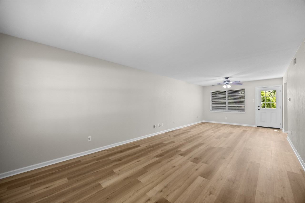 715 Melrose Dr - Photo 5 of 24