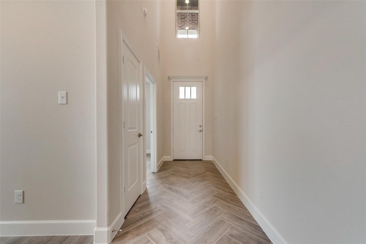373 Braves Way - Photo 2 of 19