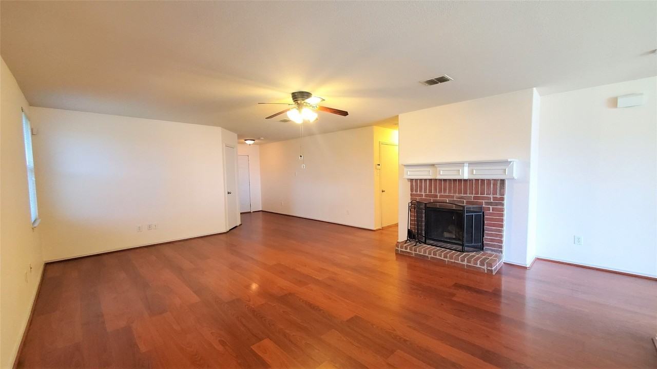 7536 Almondale Dr - Photo 4 of 17