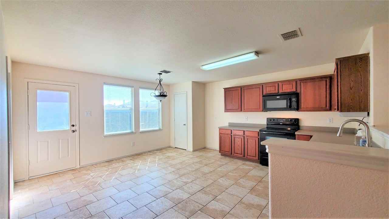 7536 Almondale Dr - Photo 7 of 17