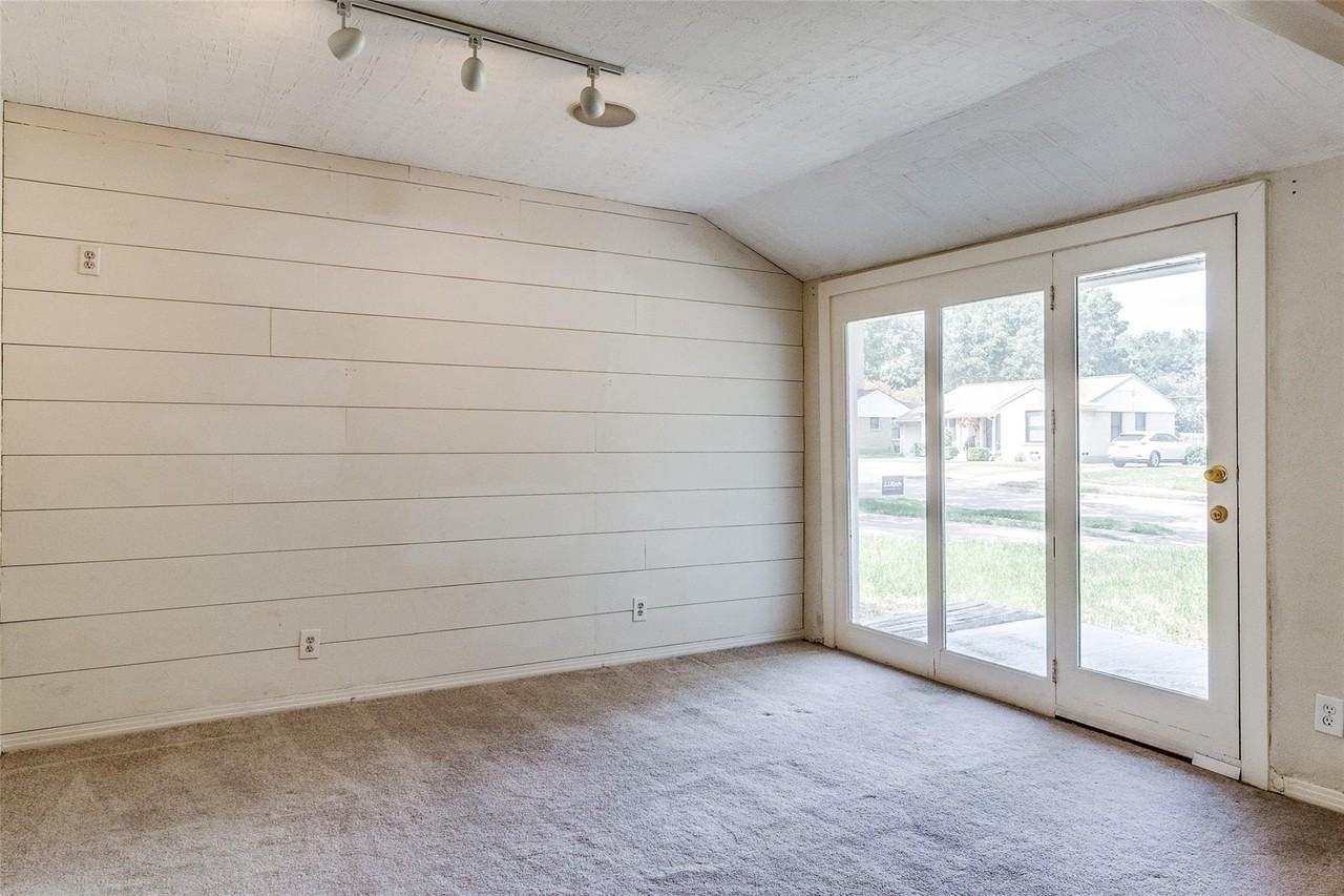541 Parkhurst Dr - Photo 7 of 21