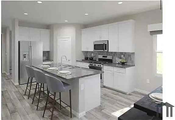 1835 Mccree St - Photo 4 of 5