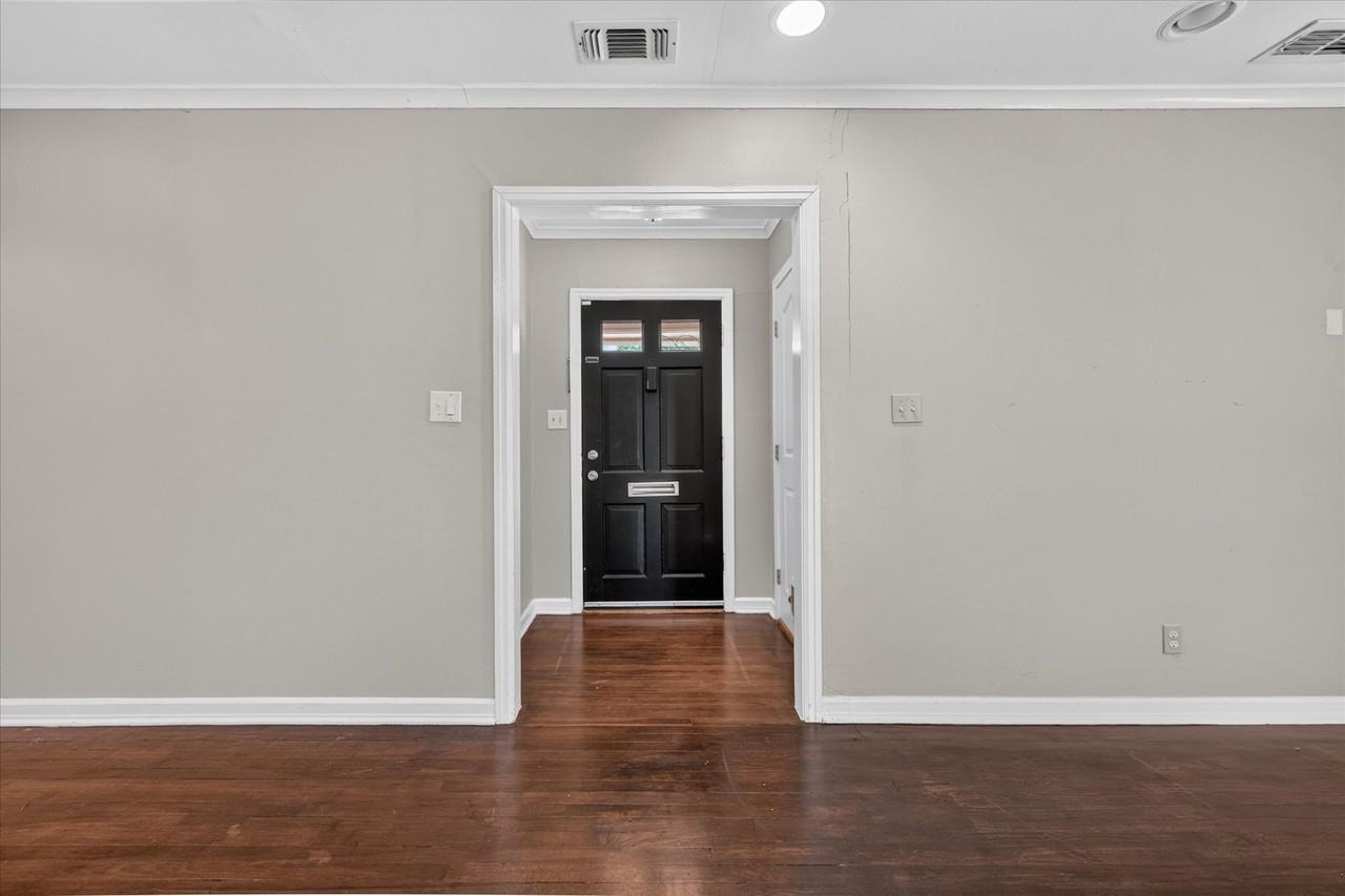 4216 Donnelly Ave - Photo 5 of 40