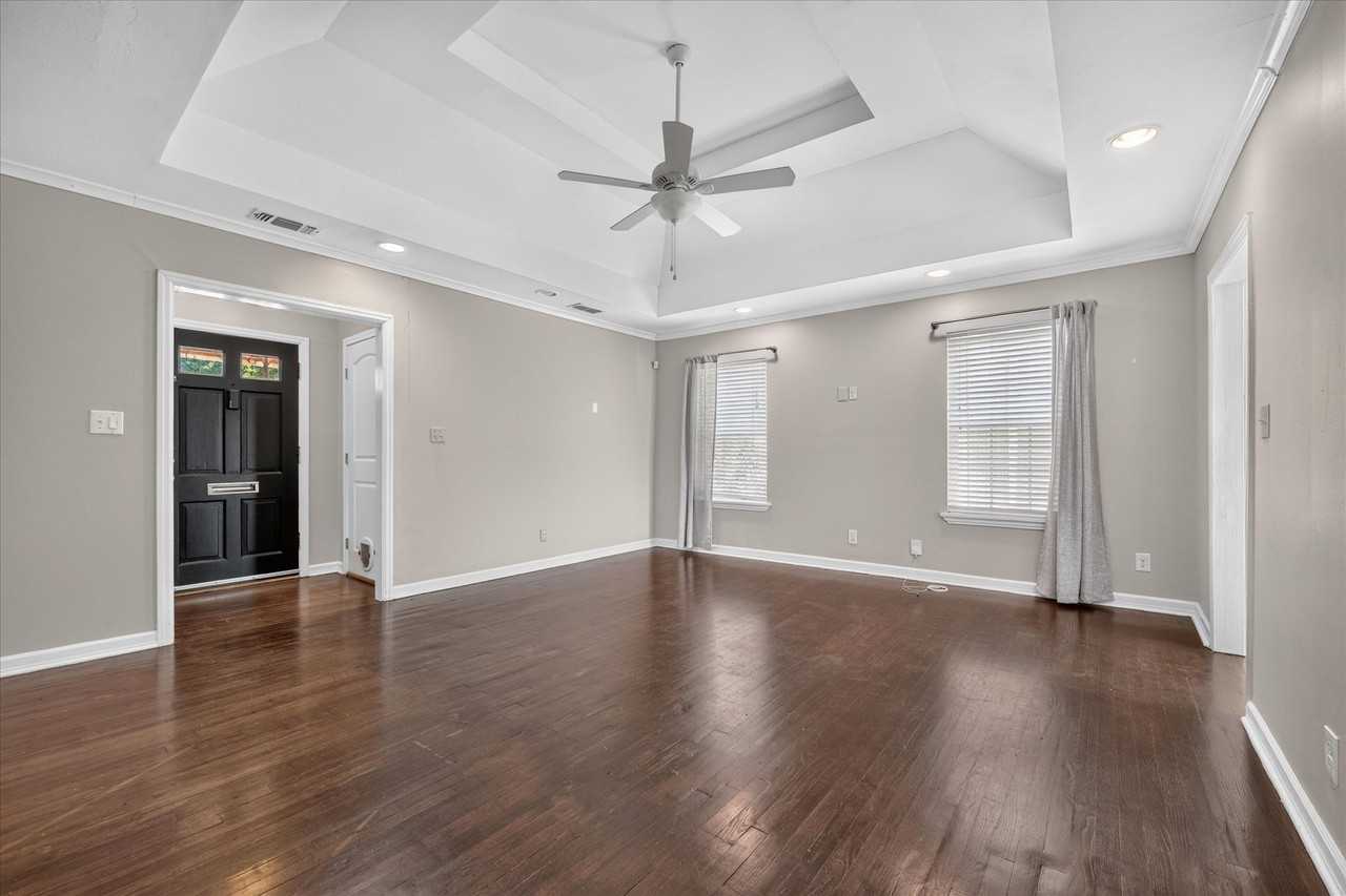 4216 Donnelly Ave - Photo 6 of 40