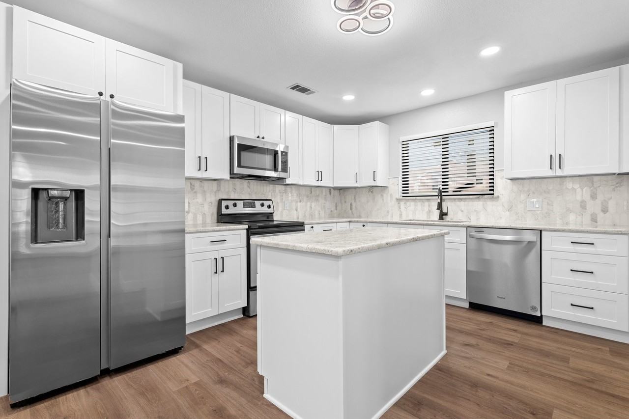 100 Park Cir - Photo 3 of 20
