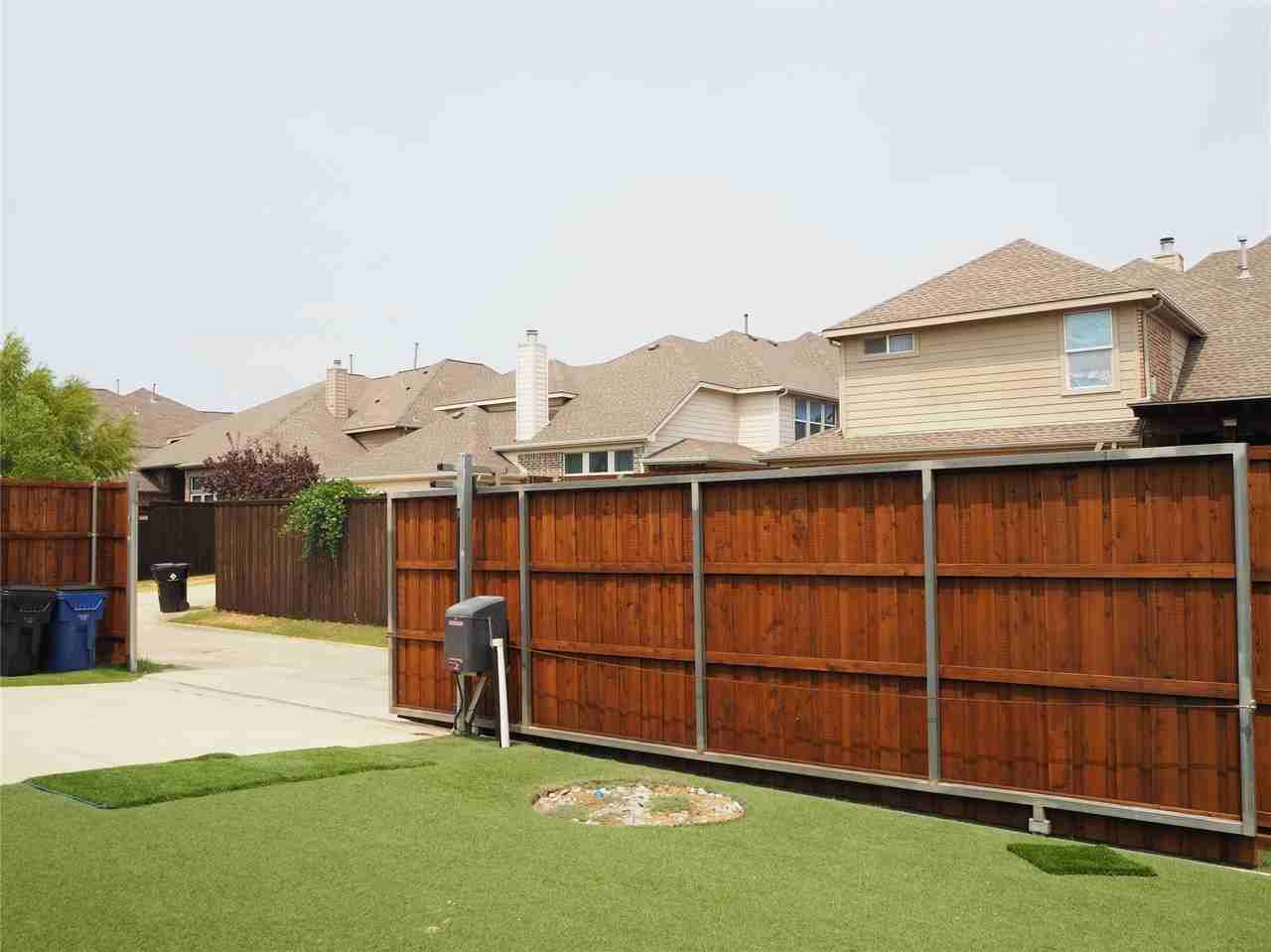 14012 Badger Creek Dr - Photo 7 of 40