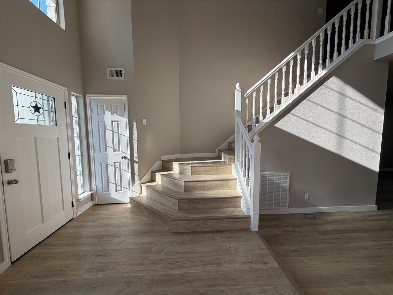 2300 Brooklake St W - Photo 2 of 24