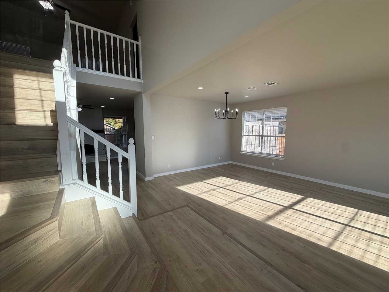 2300 Brooklake St W - Photo 3 of 24
